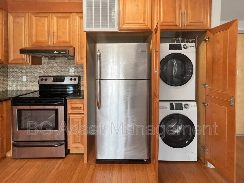 1459 MacArthur Blvd photo 3