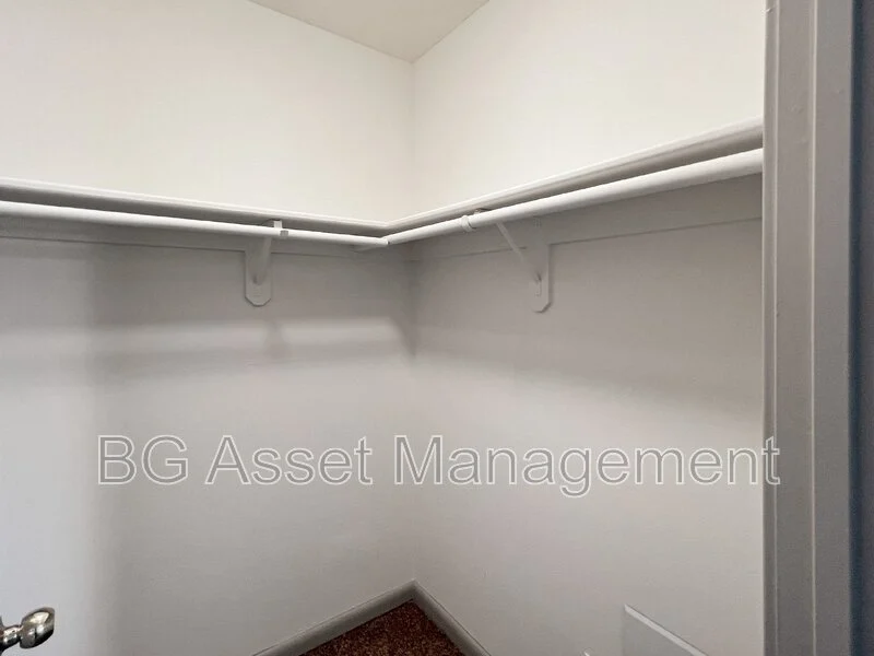 1459 MacArthur Blvd photo 2