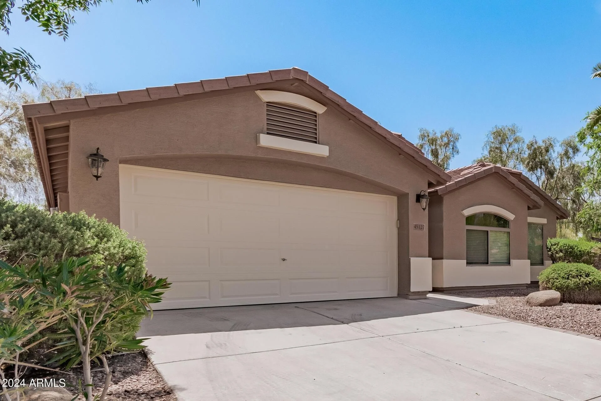 45127 W Jack Rabbit Trail photo 2