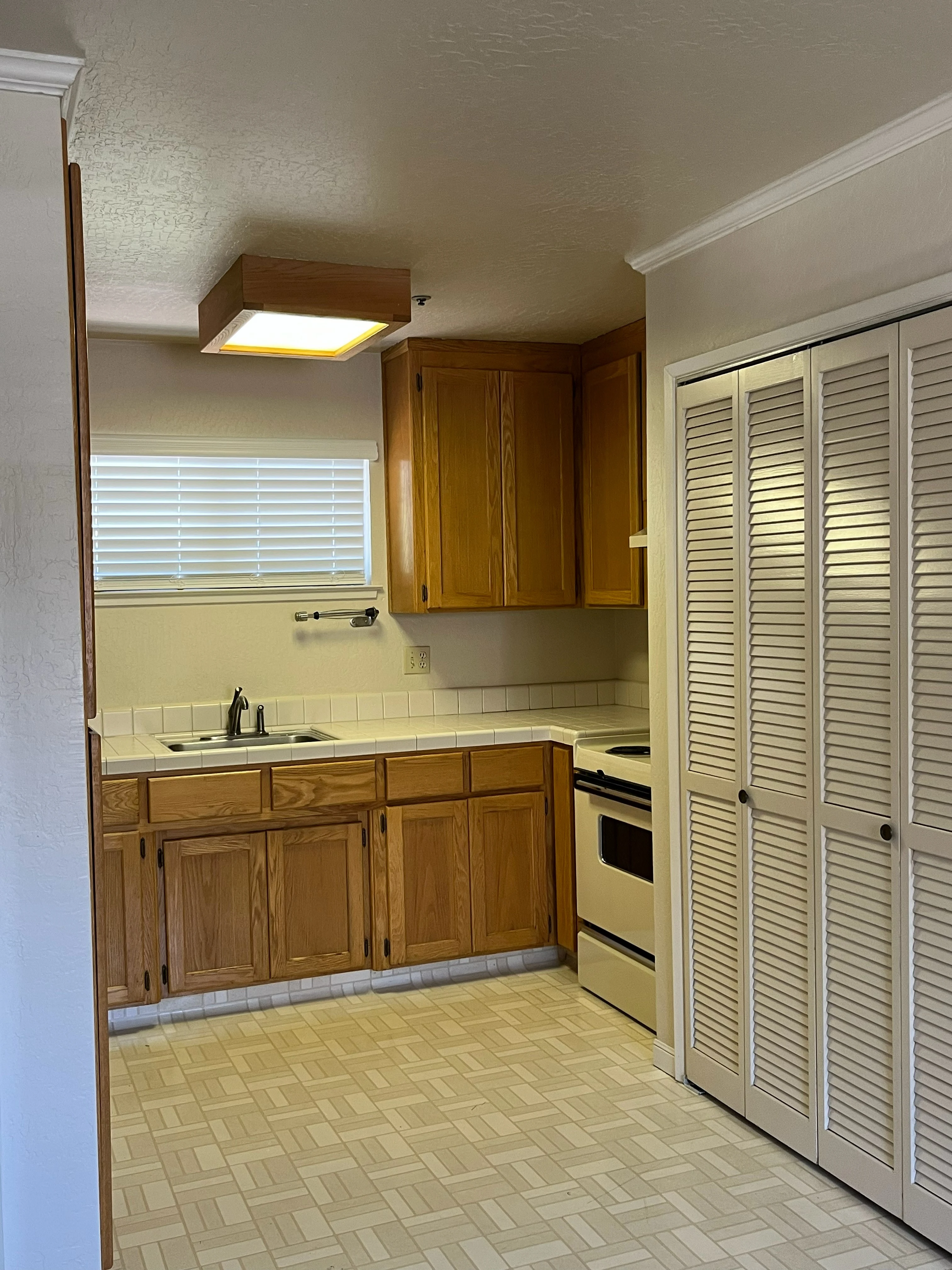 142 Belmont Street photo 4