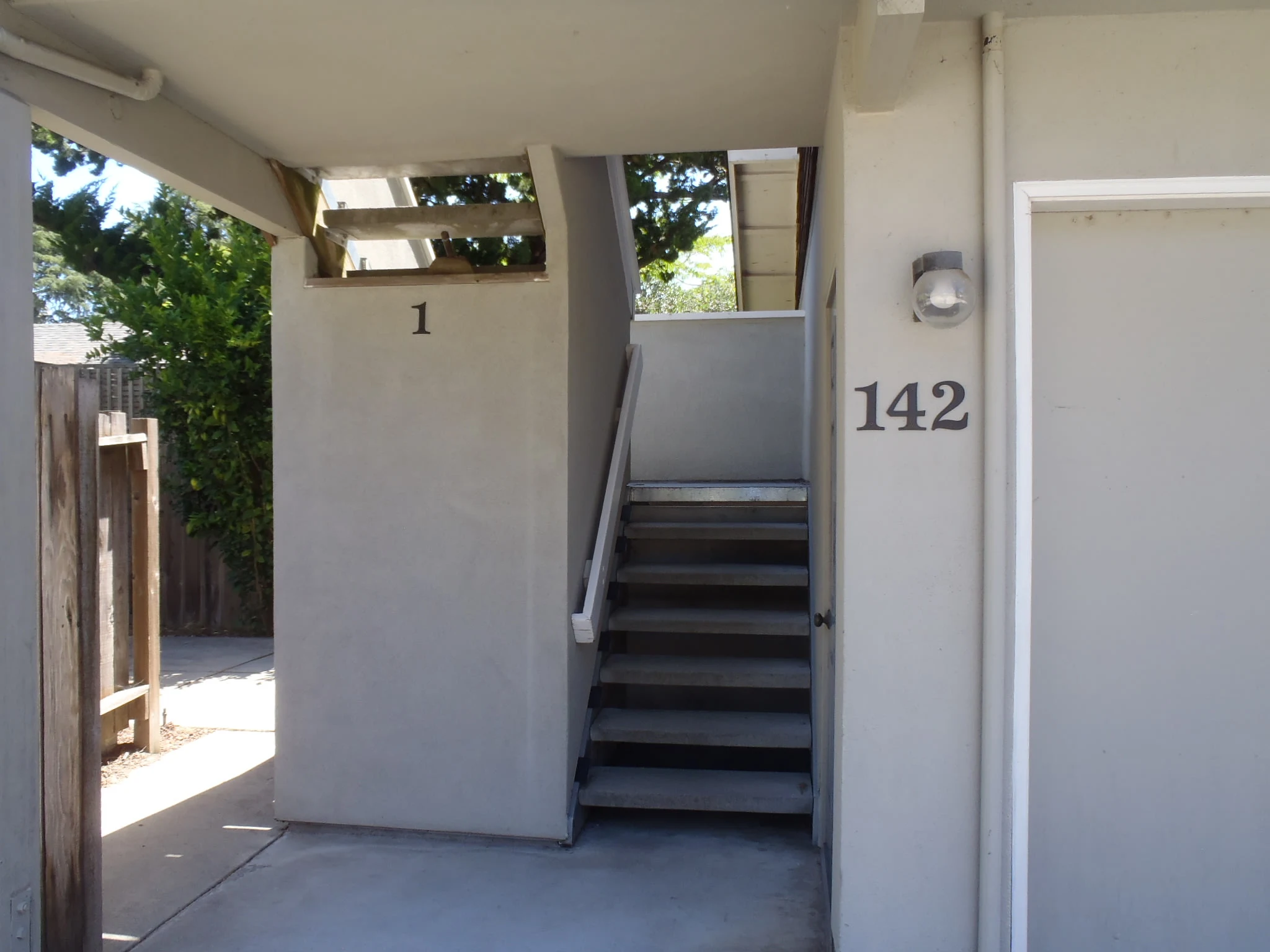 142 Belmont Street photo 2