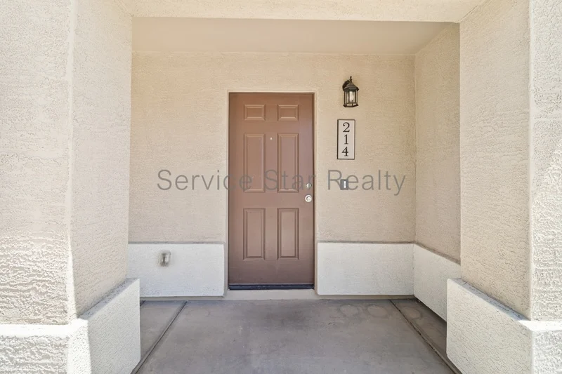 214 W Watson Ct photo 5