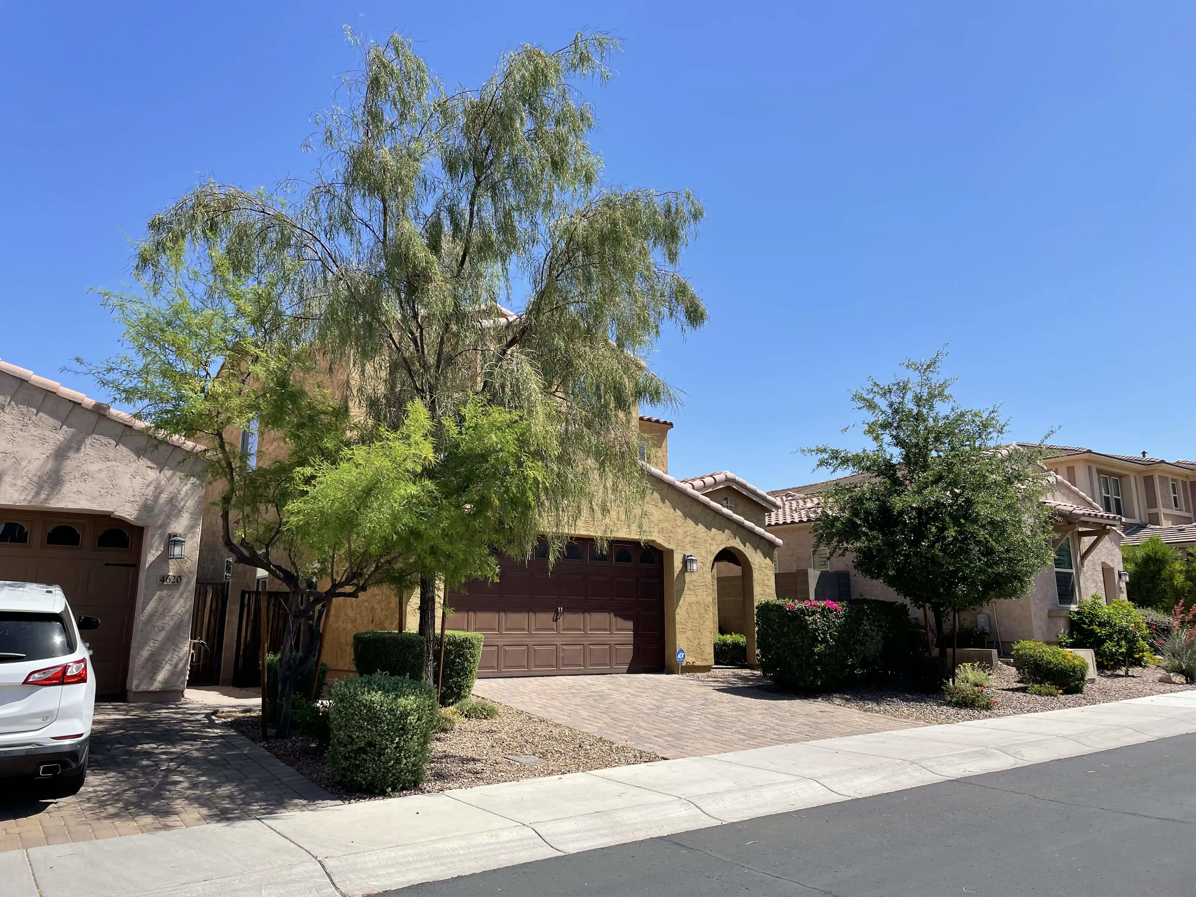 4624 E Vista Bonita Dr photo 2