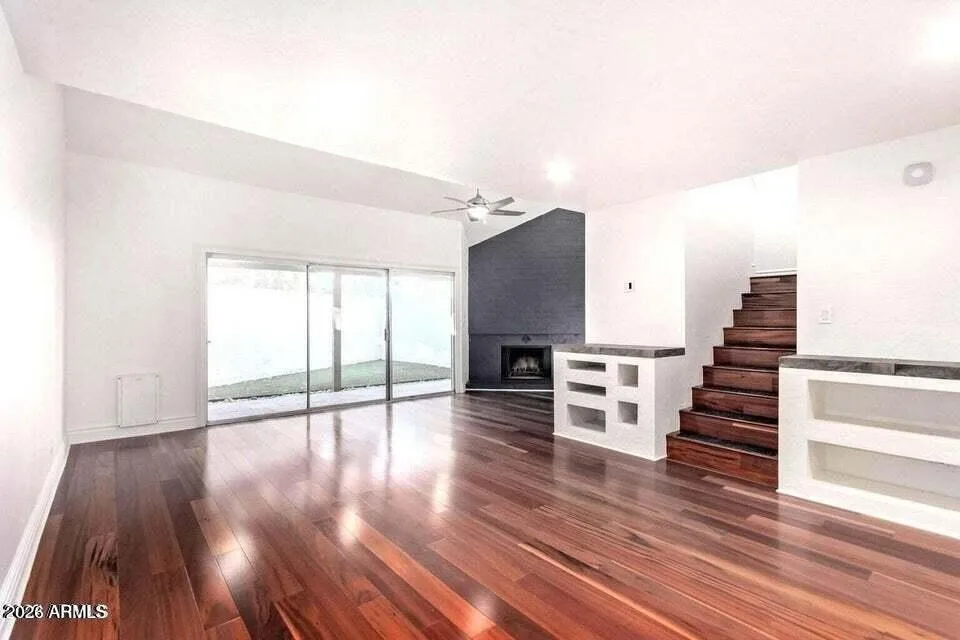 1530 S RIVER Drive photo 2