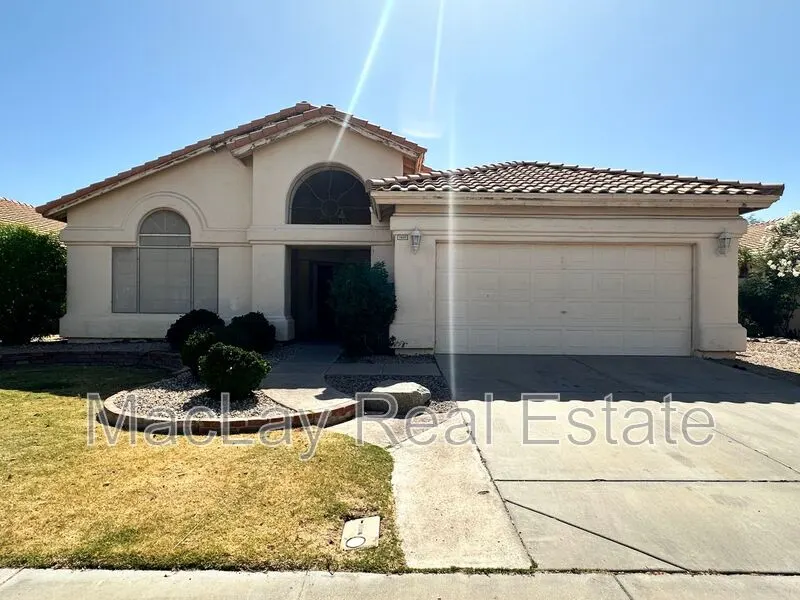 1667 S Sycamore Pl photo 2