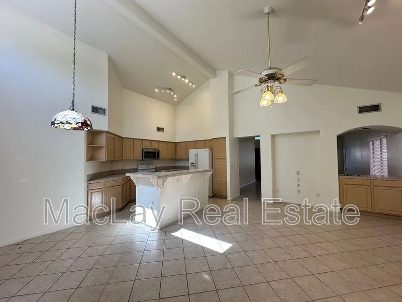 1667 S Sycamore Pl photo 5