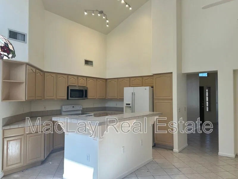 1667 S Sycamore Pl photo 3
