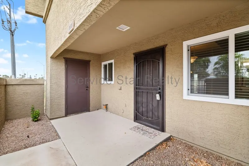 4050 E Cactus Rd Phoenix, AZ 85032 photo 4