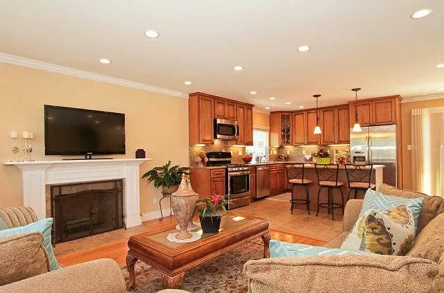 4655 Alex Dr photo 2