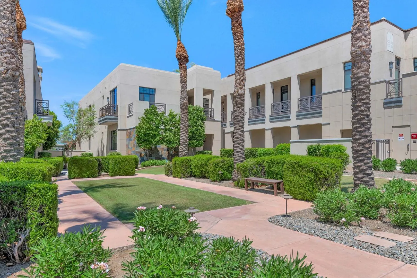 2 Biltmore Estates Dr Phoenix, AZ 85016 photo 4