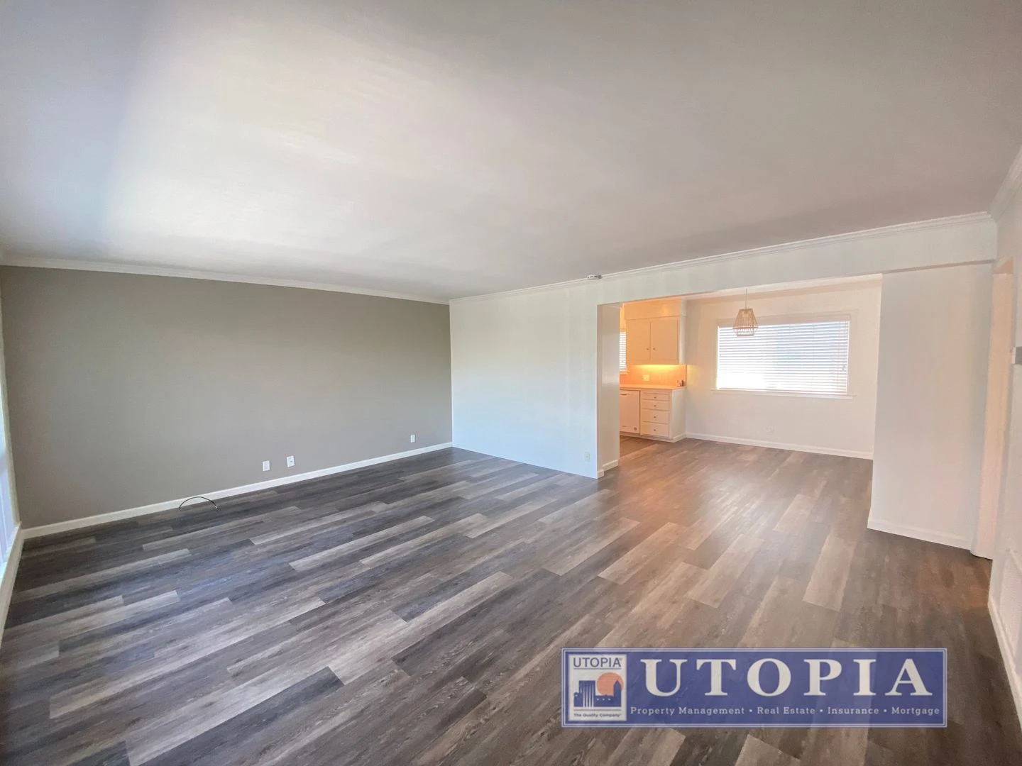 1140 E Cliff Dr photo 4