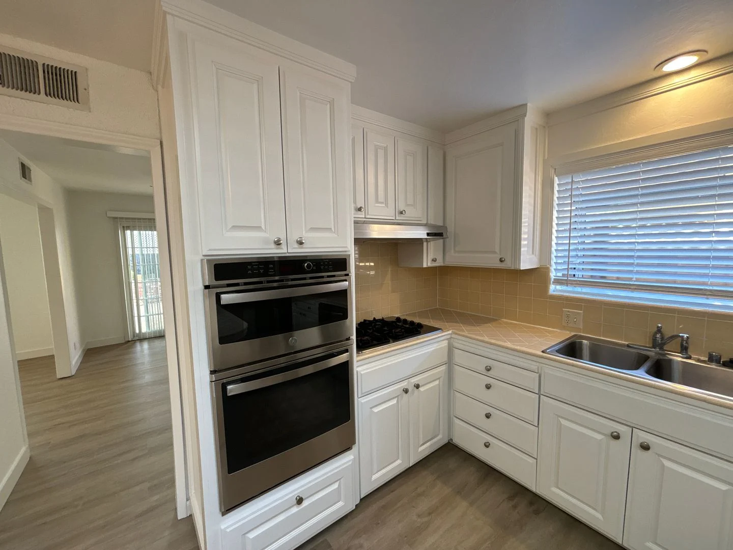 1419 Yolanda Ct photo 5