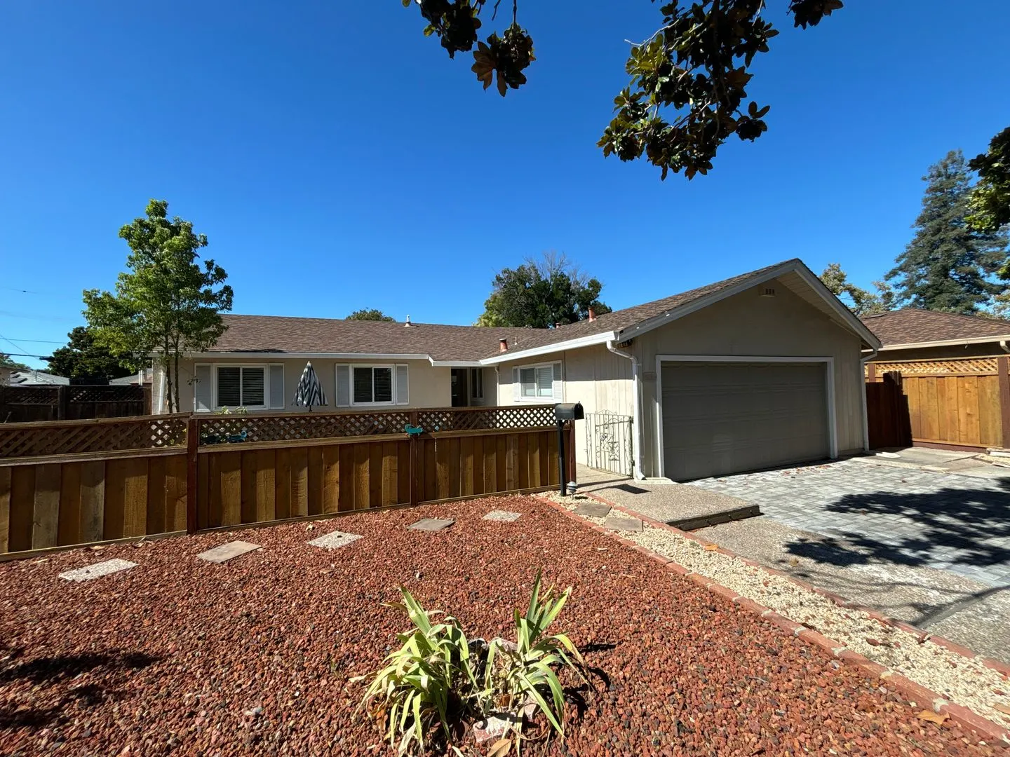 1419 Yolanda Ct photo 2