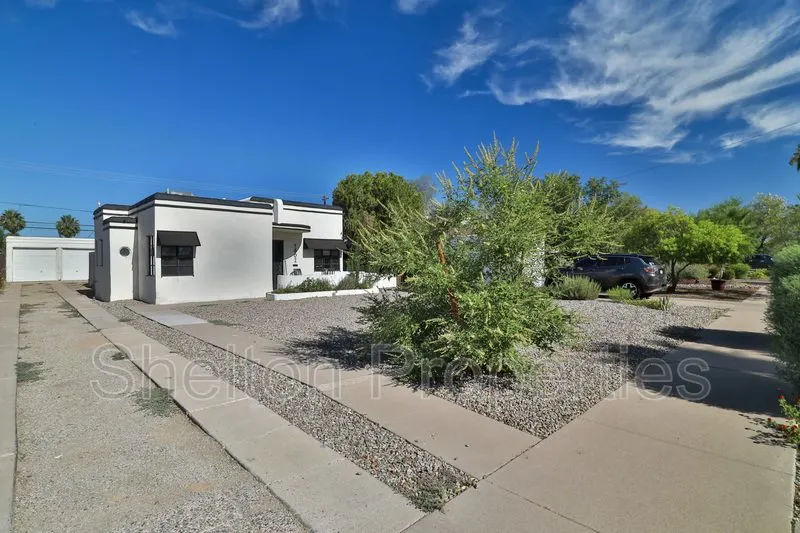 1802 N Laurel Ave Phoenix, AZ 85007 photo 2
