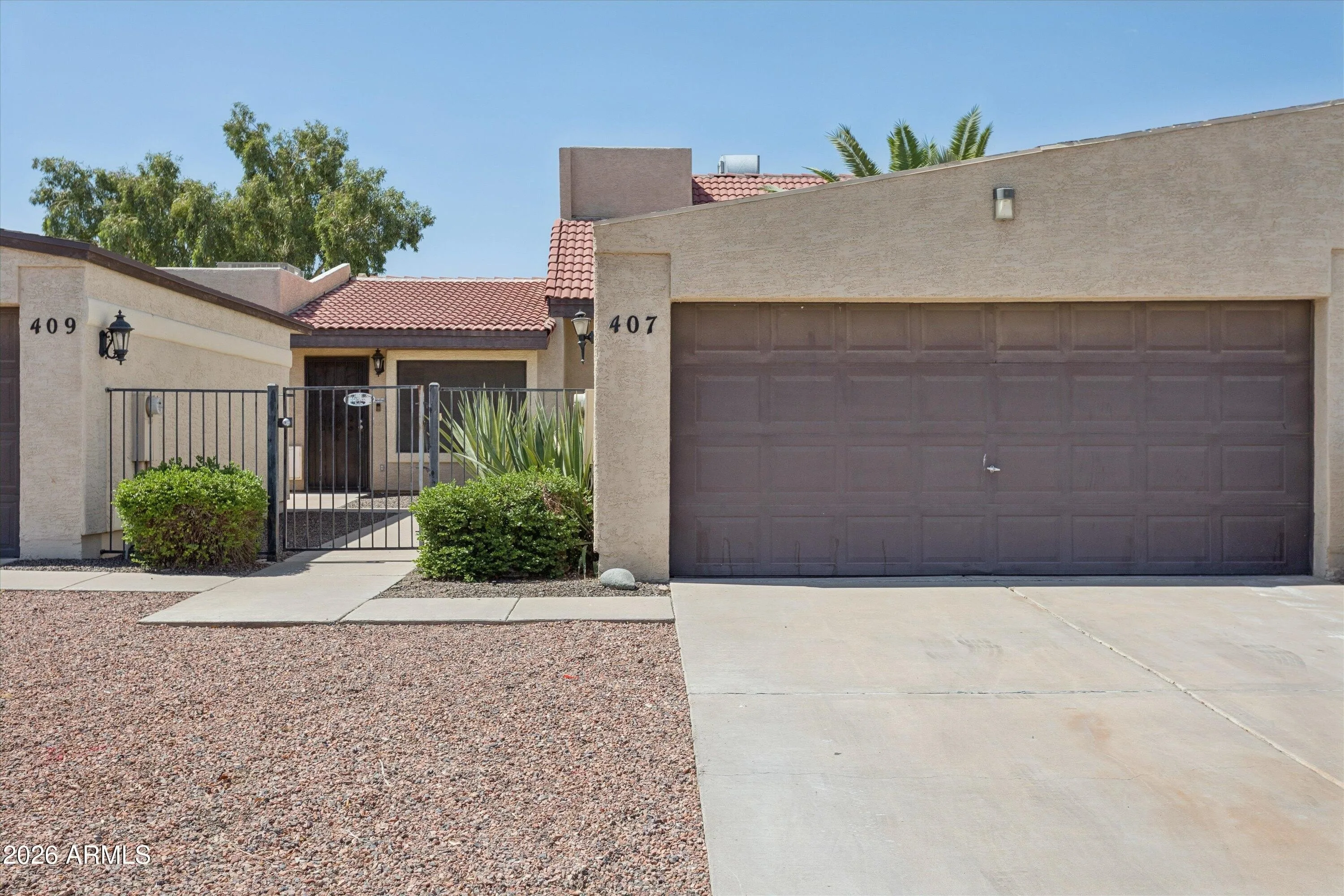 407 E Pecan Rd Phoenix, AZ 85040 photo 2