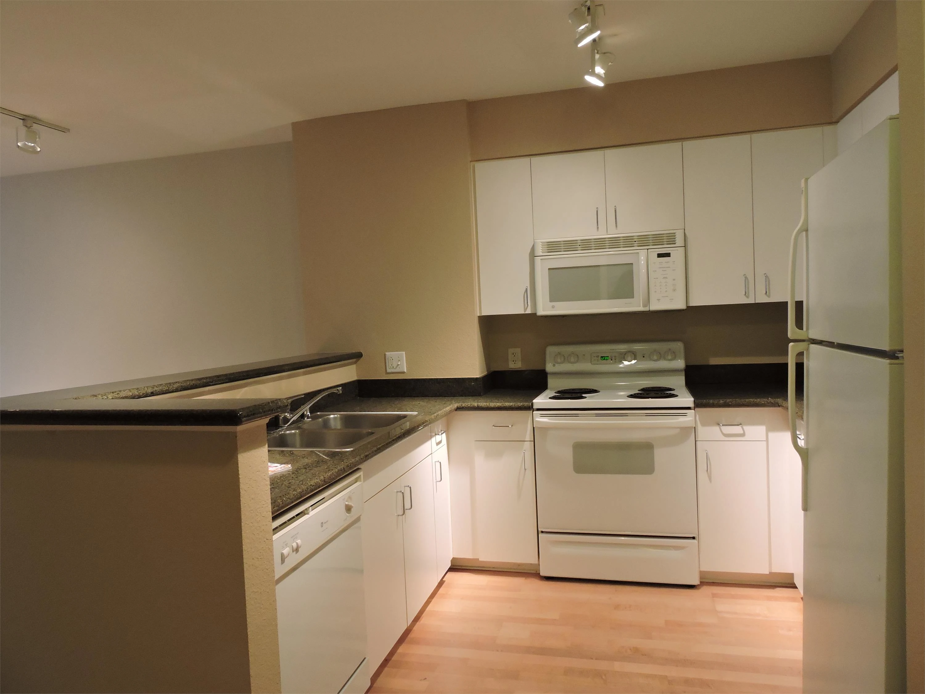 8200 Ocean View Terrace - 1 photo 3