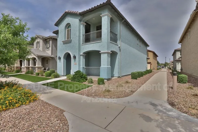 3847 E Turley St photo 2