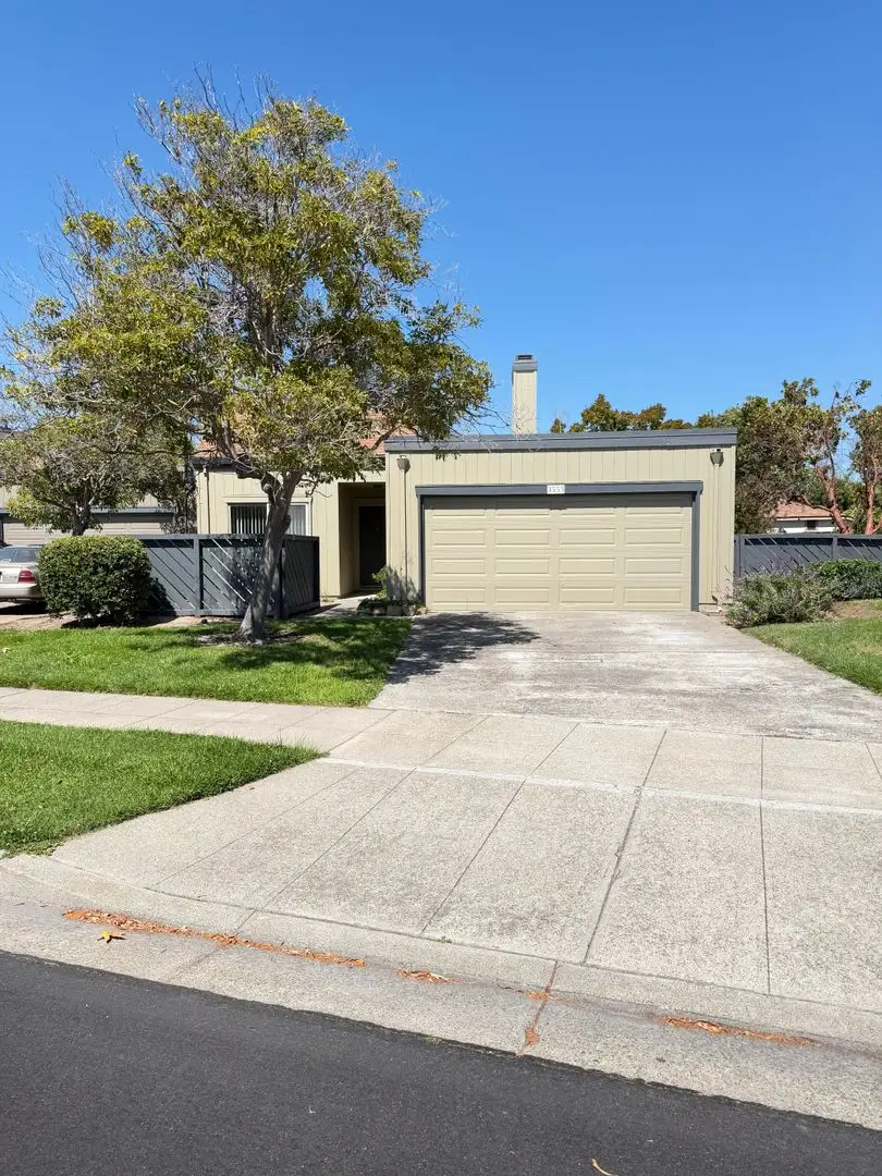 3555 Magnolia Dr photo 2