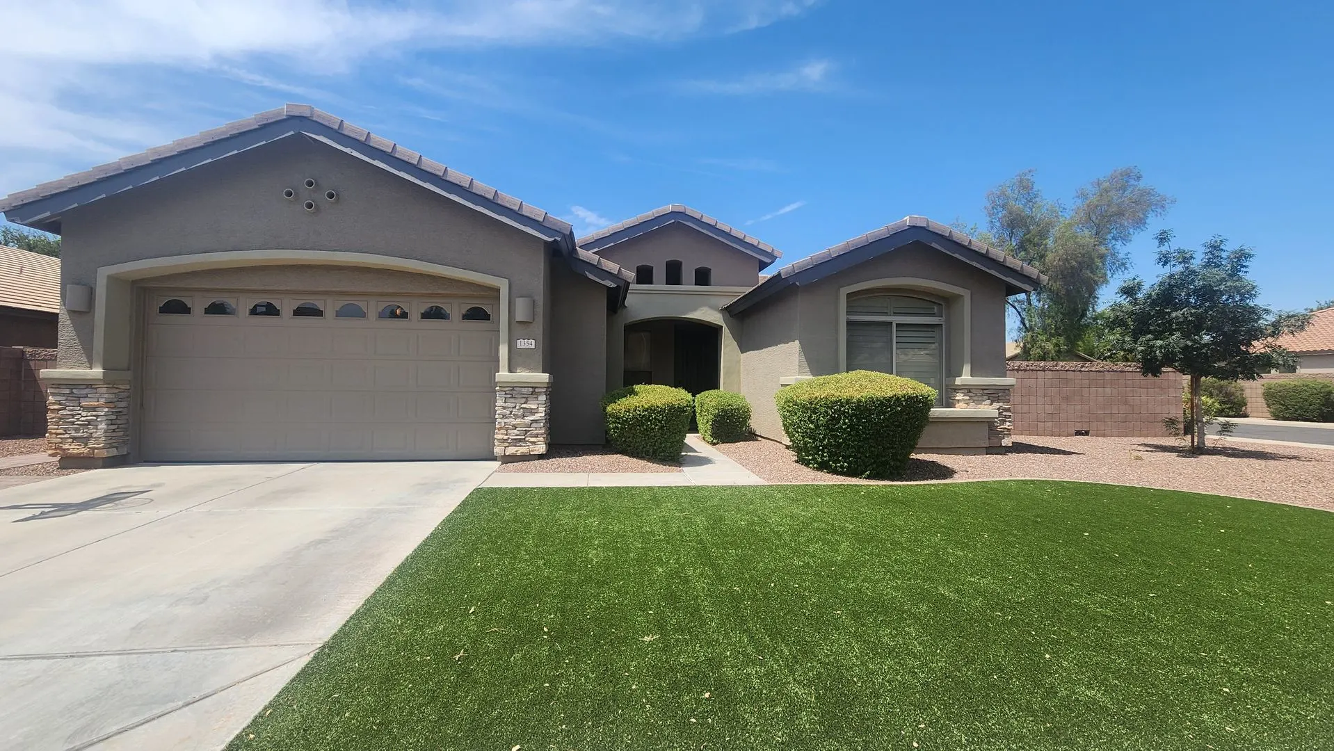1354 E LOCUST Drive