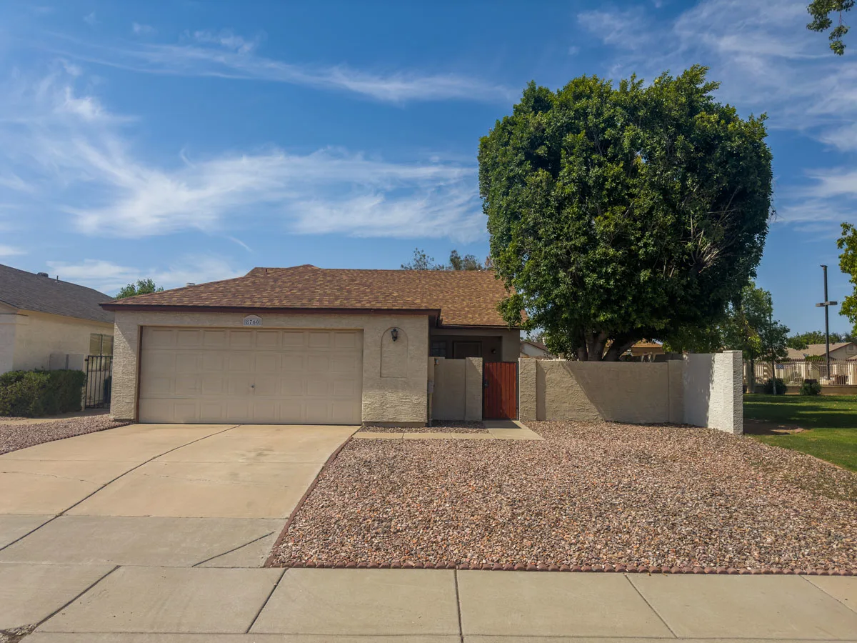 8760 W Greenbrian Dr photo 2