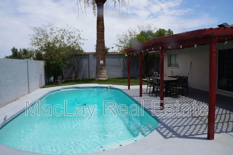 1732 E Hermosa dr photo 5