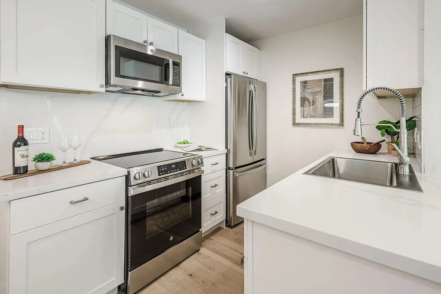 Renovated Two Story 1 Bedroom/1 Bath Townhouse In The Desirable Crown photo 3