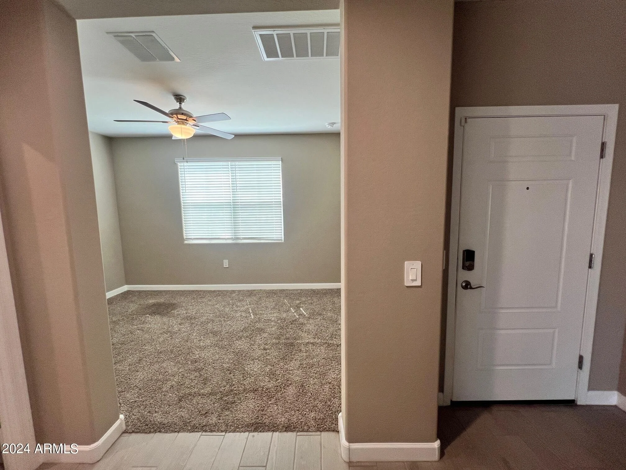 10424 S 54th Ln photo 5