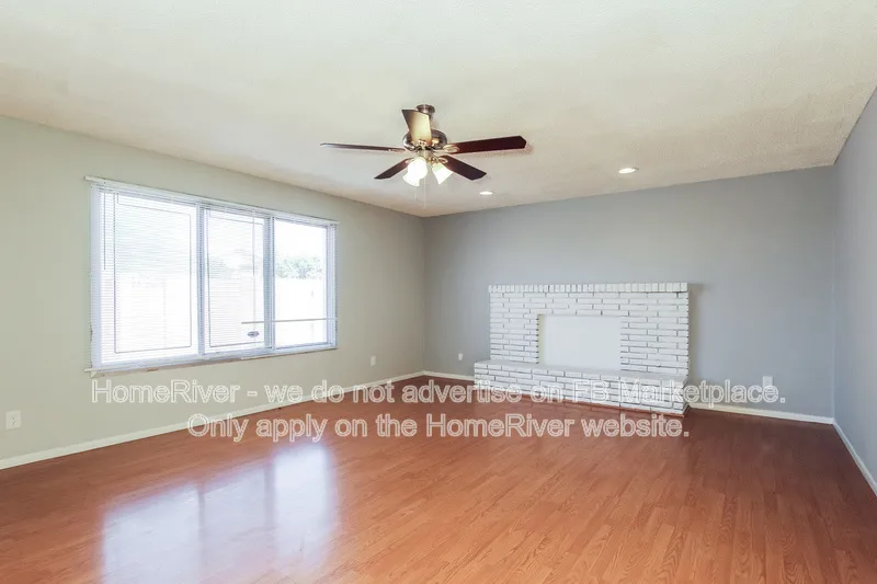 3920 W Solano Dr N photo 3