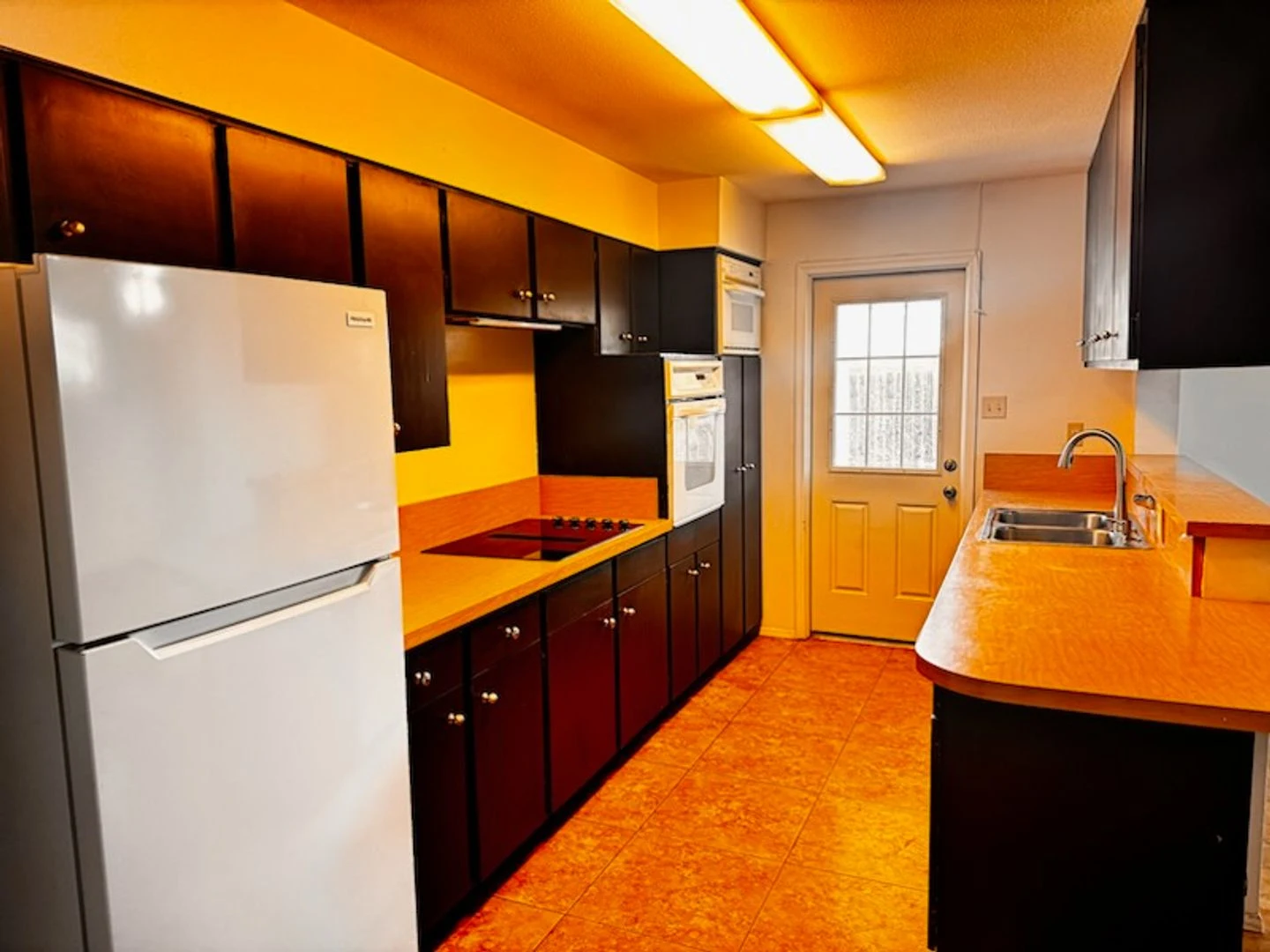 4 bedroom in Tempe photo 3