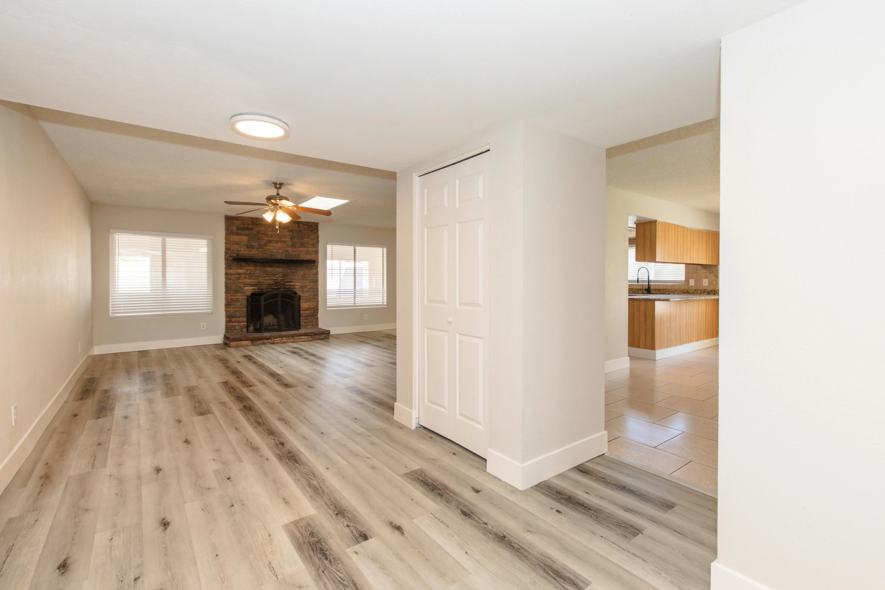 6832 West Denton Lane photo 2