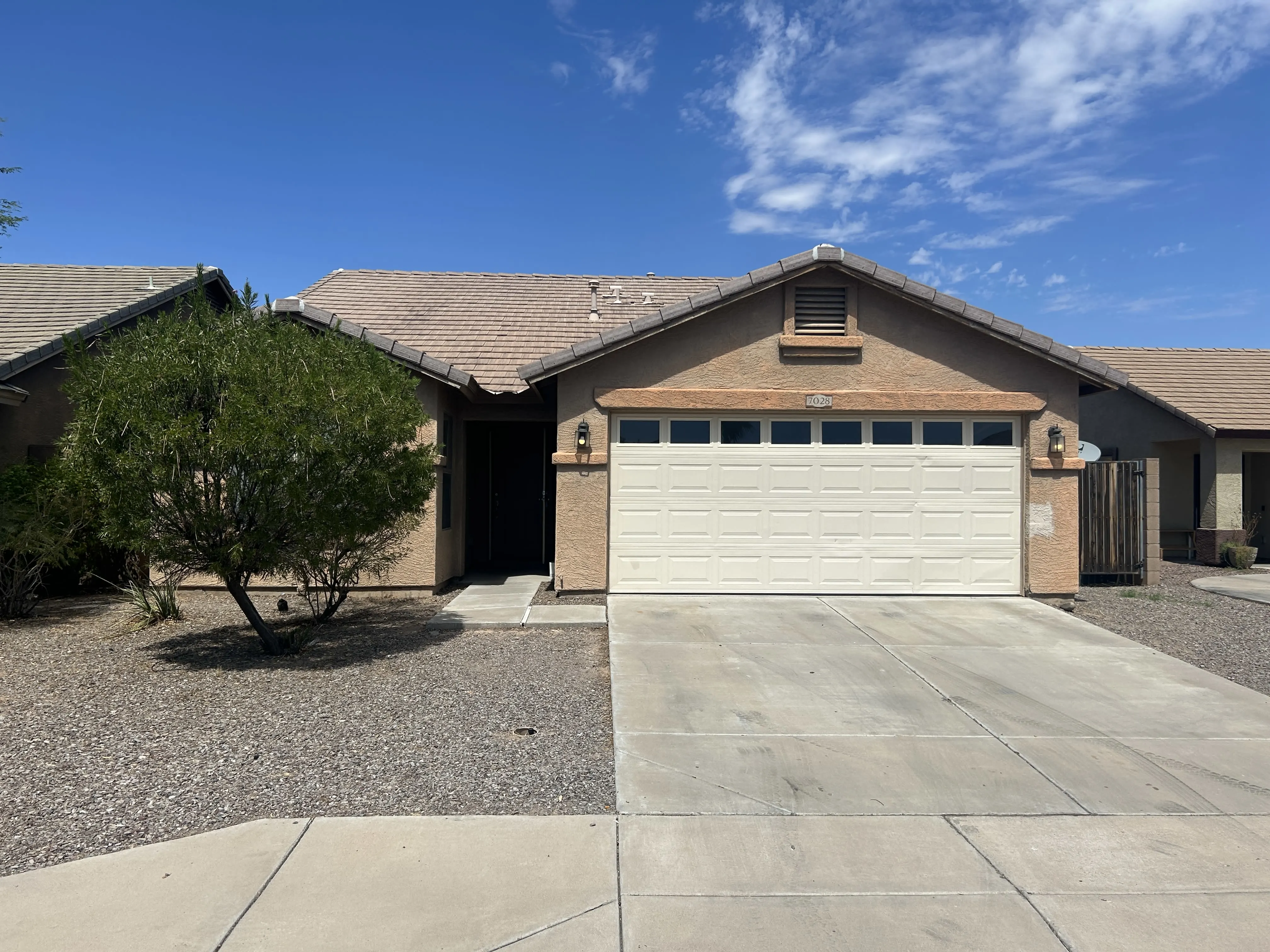 7028 S 46th Dr photo 2