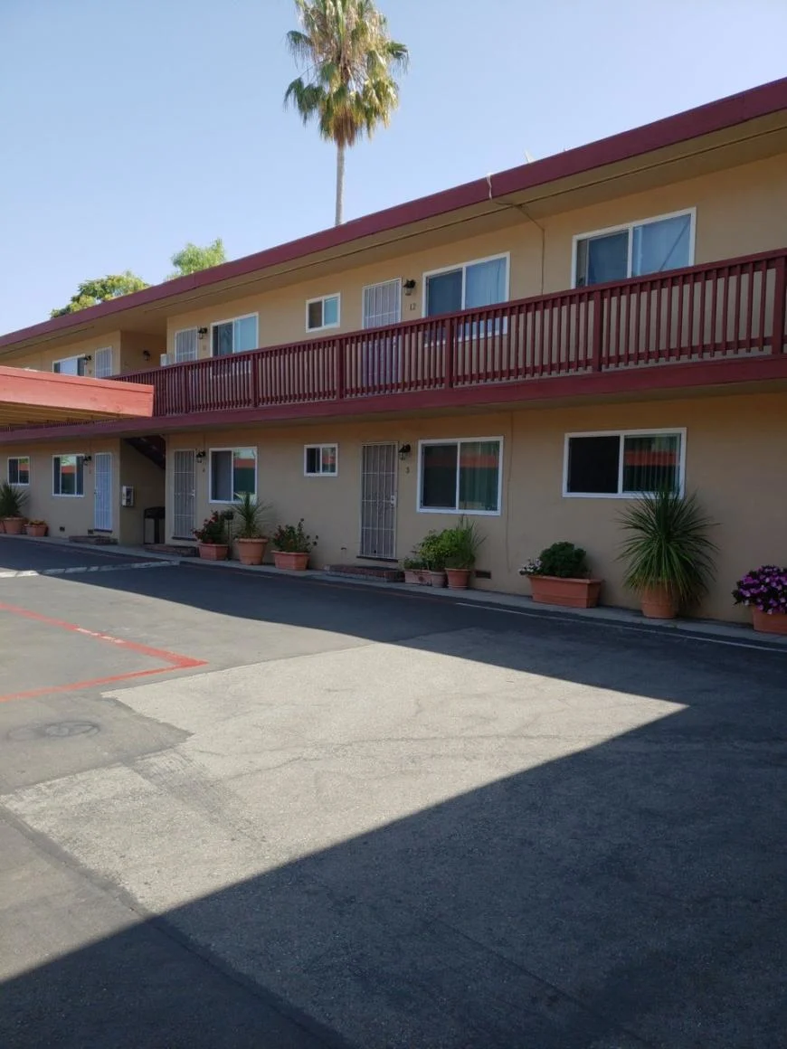 Driftwood Apartments photo 5