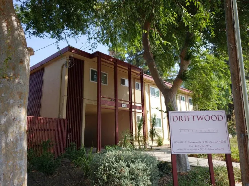 Driftwood Apartments photo 2