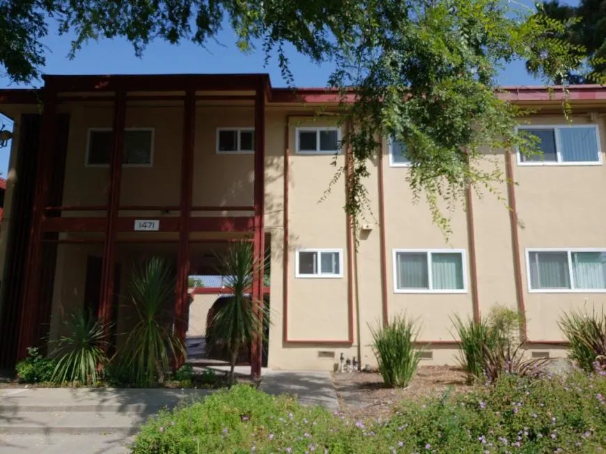 Driftwood Apartments photo 3