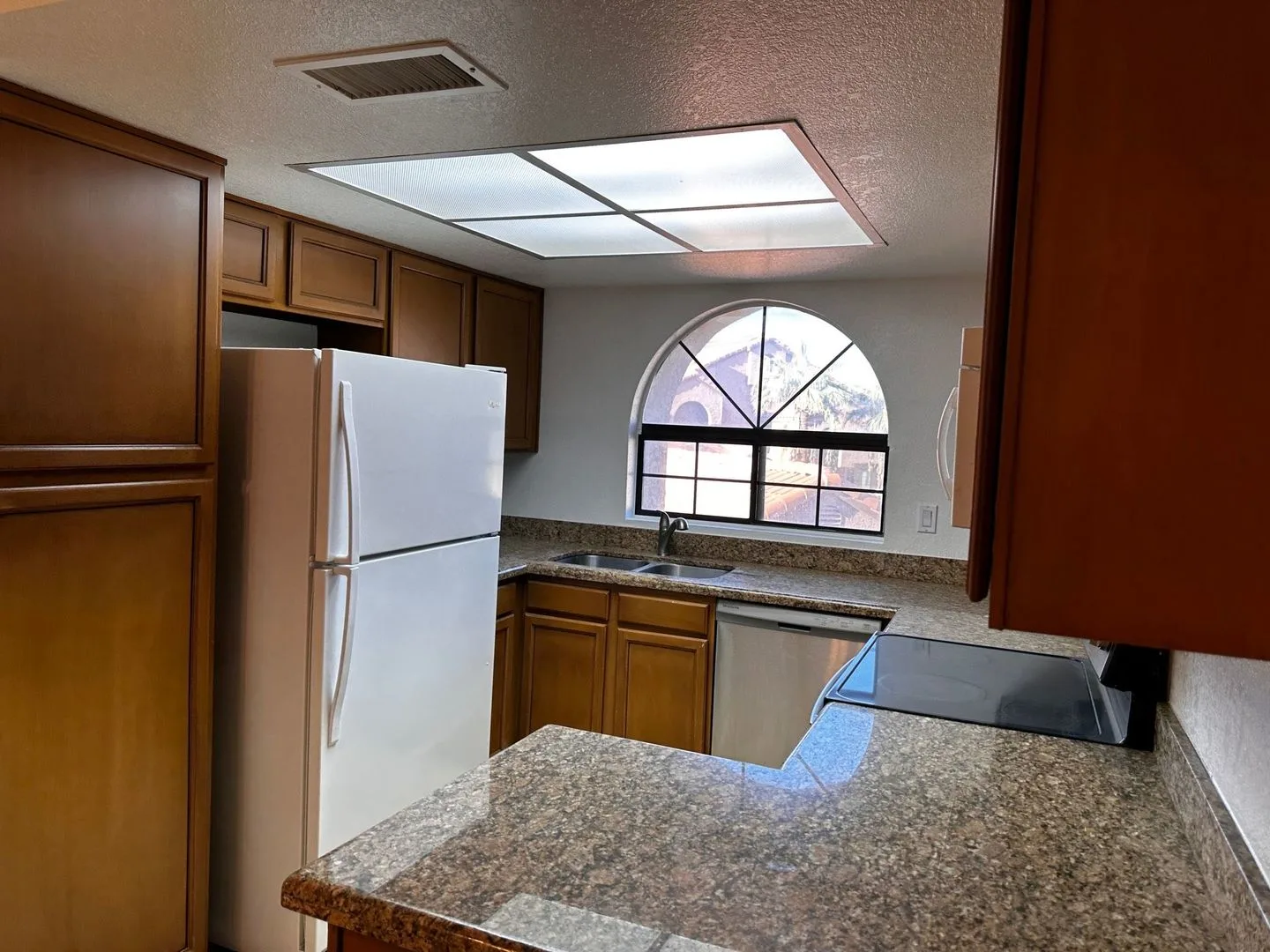 1 Bedroom 1 Bathroom Condo near ASU. photo 3