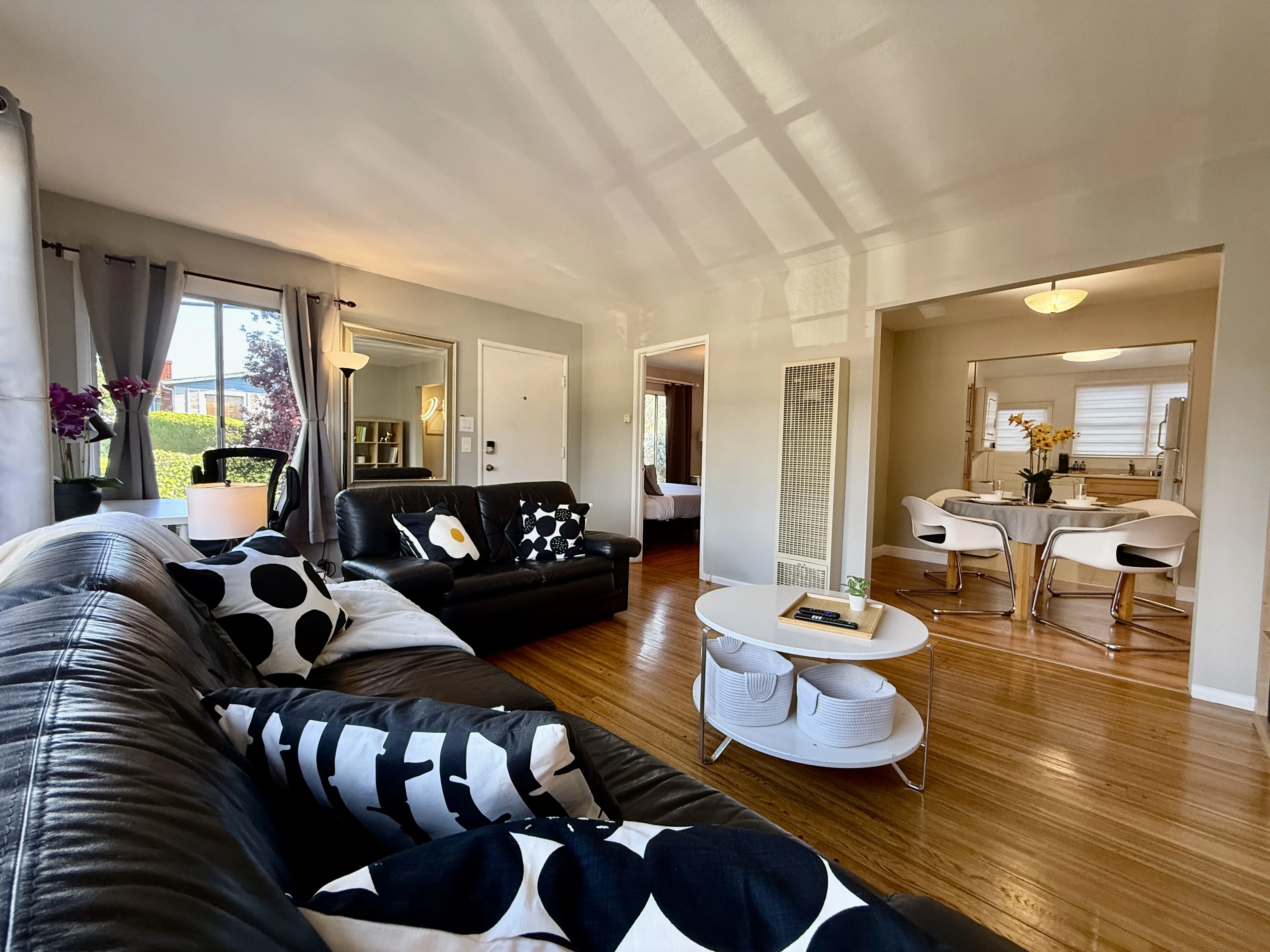 6131 Burlingame Ave photo 4