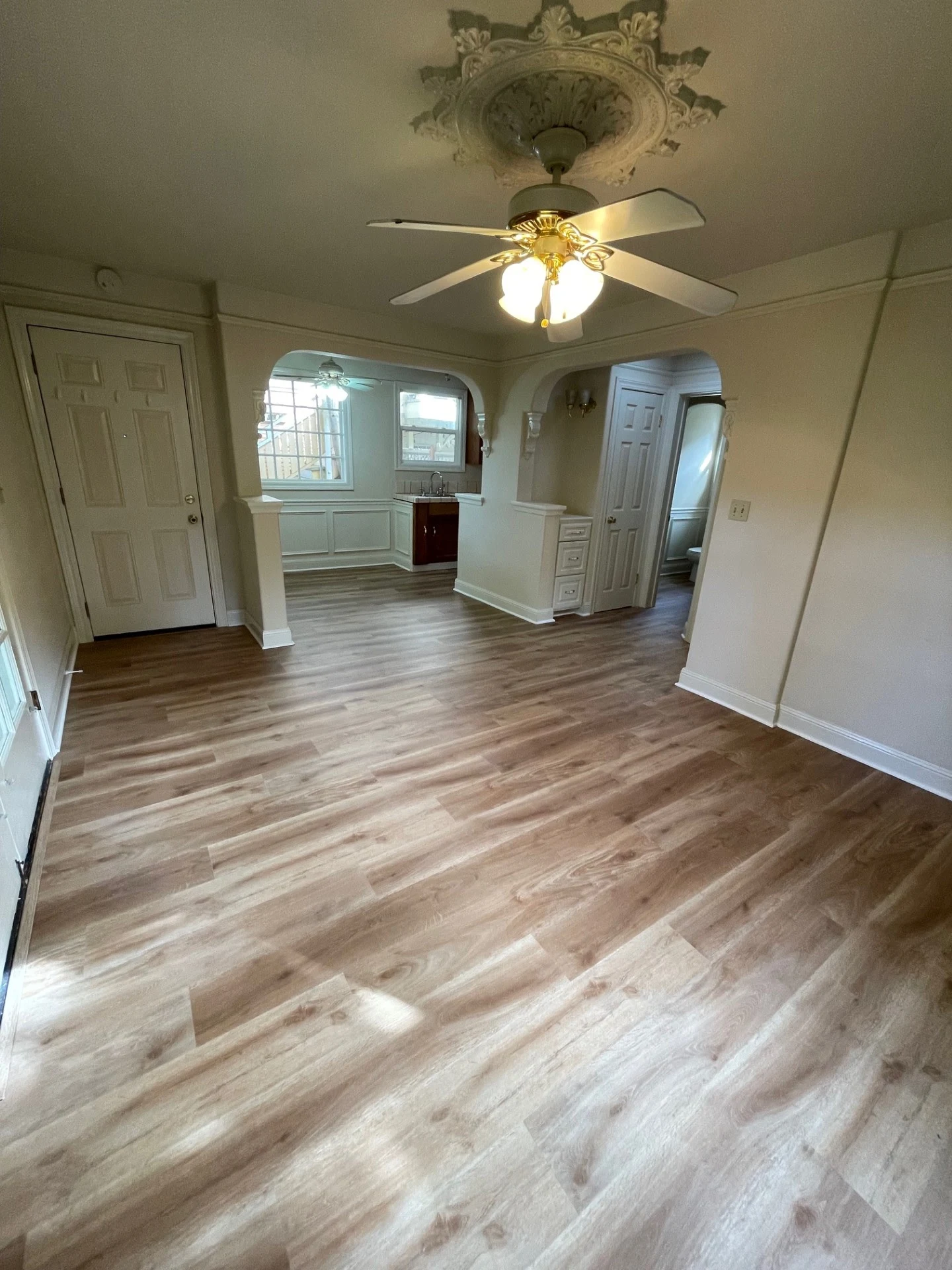 319 Lincoln St photo 4