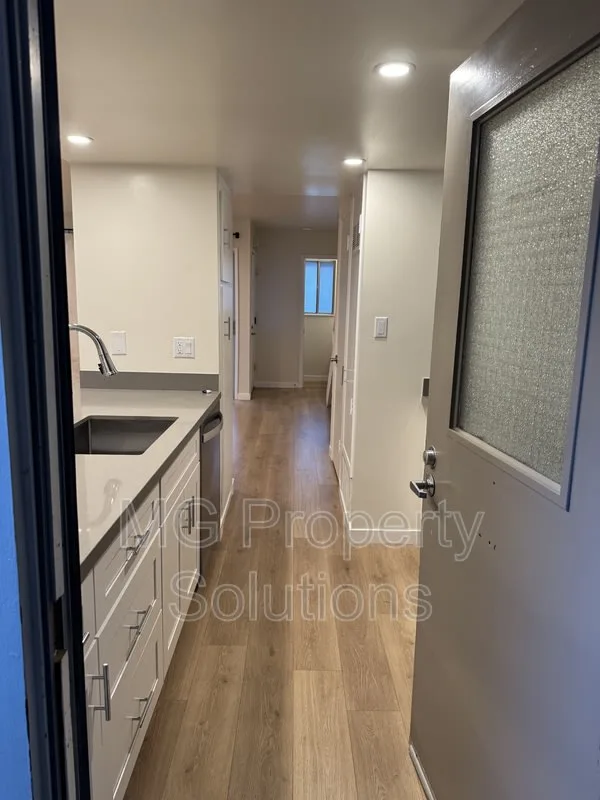 55 Roundtree Blvd San Rafael, CA 94903 photo 2