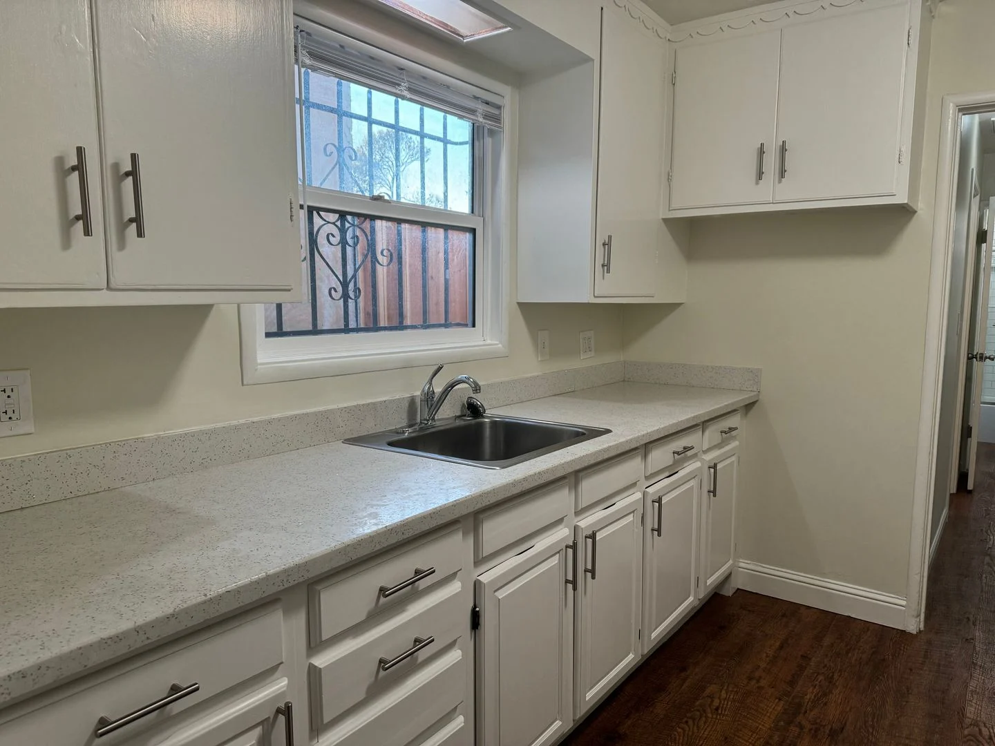 2 Bed 1 Bath House in Oakland photo 5
