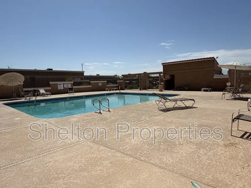 501 W Tonopah Dr Phoenix, AZ 85027 photo 2