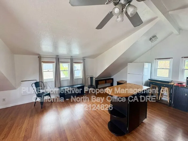 417 Keller St photo 2