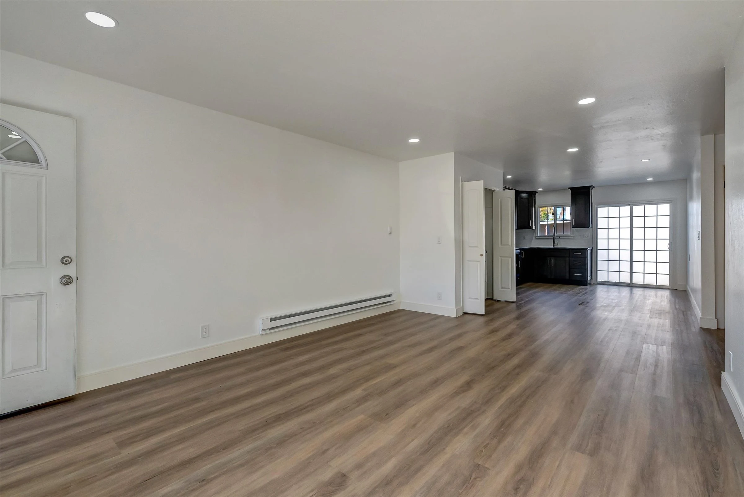 568 Simon St photo 5