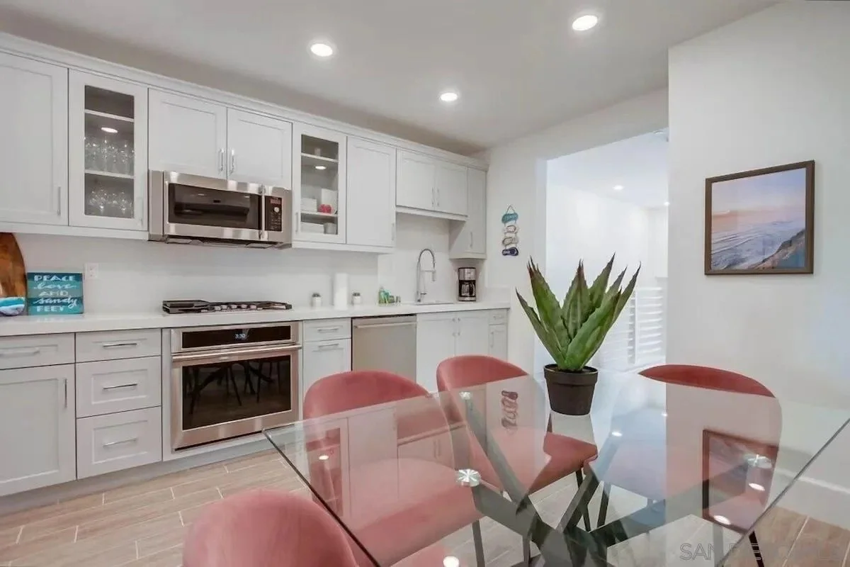 834 Santa Barbara Pl photo 3