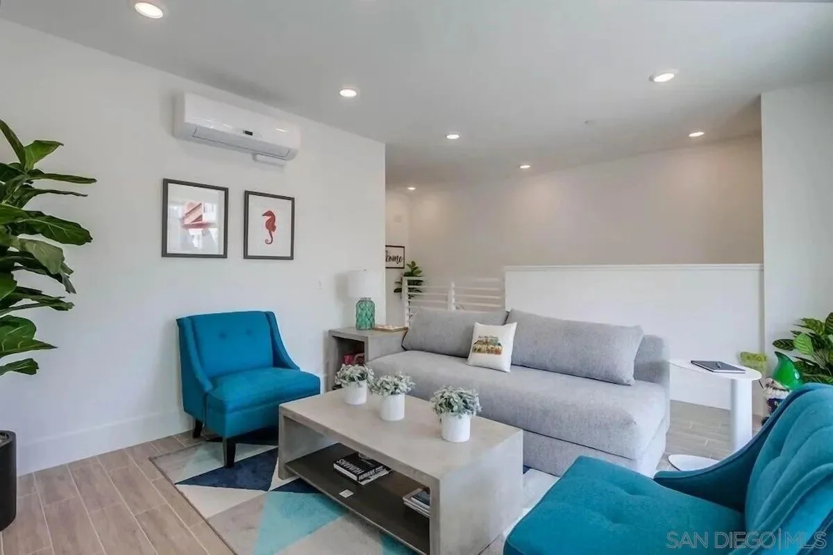 834 Santa Barbara Pl photo 4