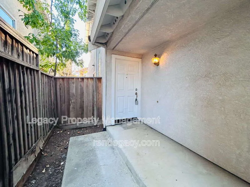 1505 Ballad Ct photo 2