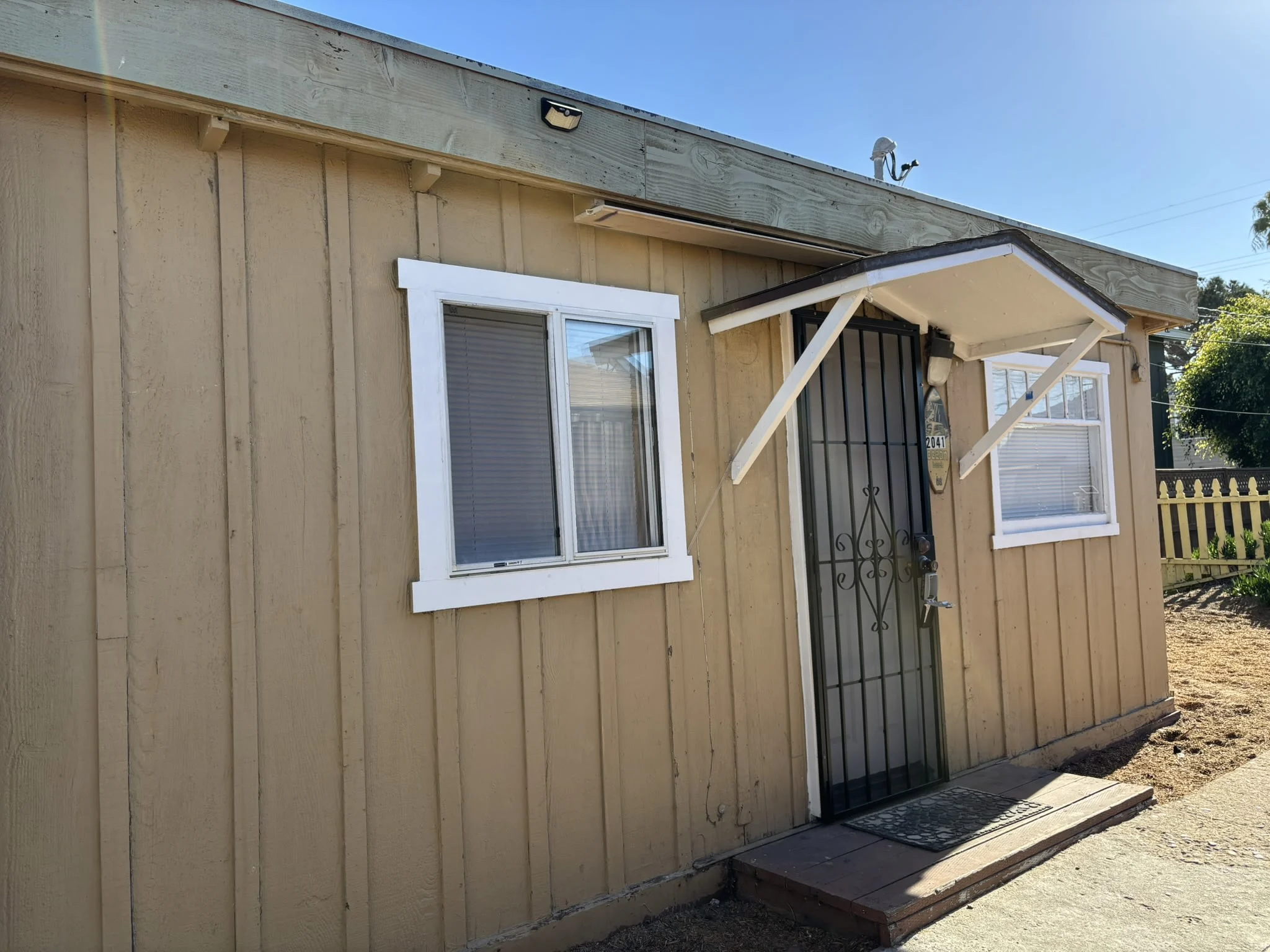 2041 Bacon St photo 2