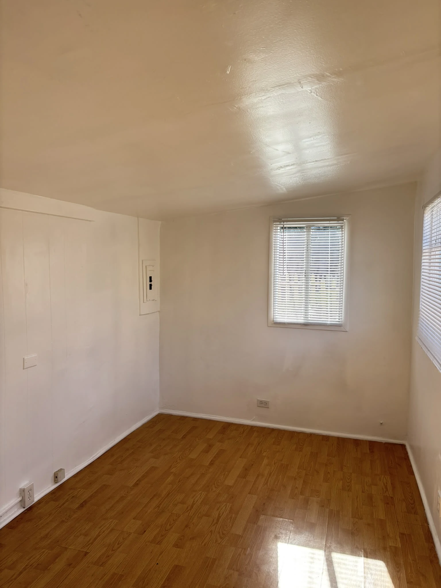 2041 Bacon St photo 4