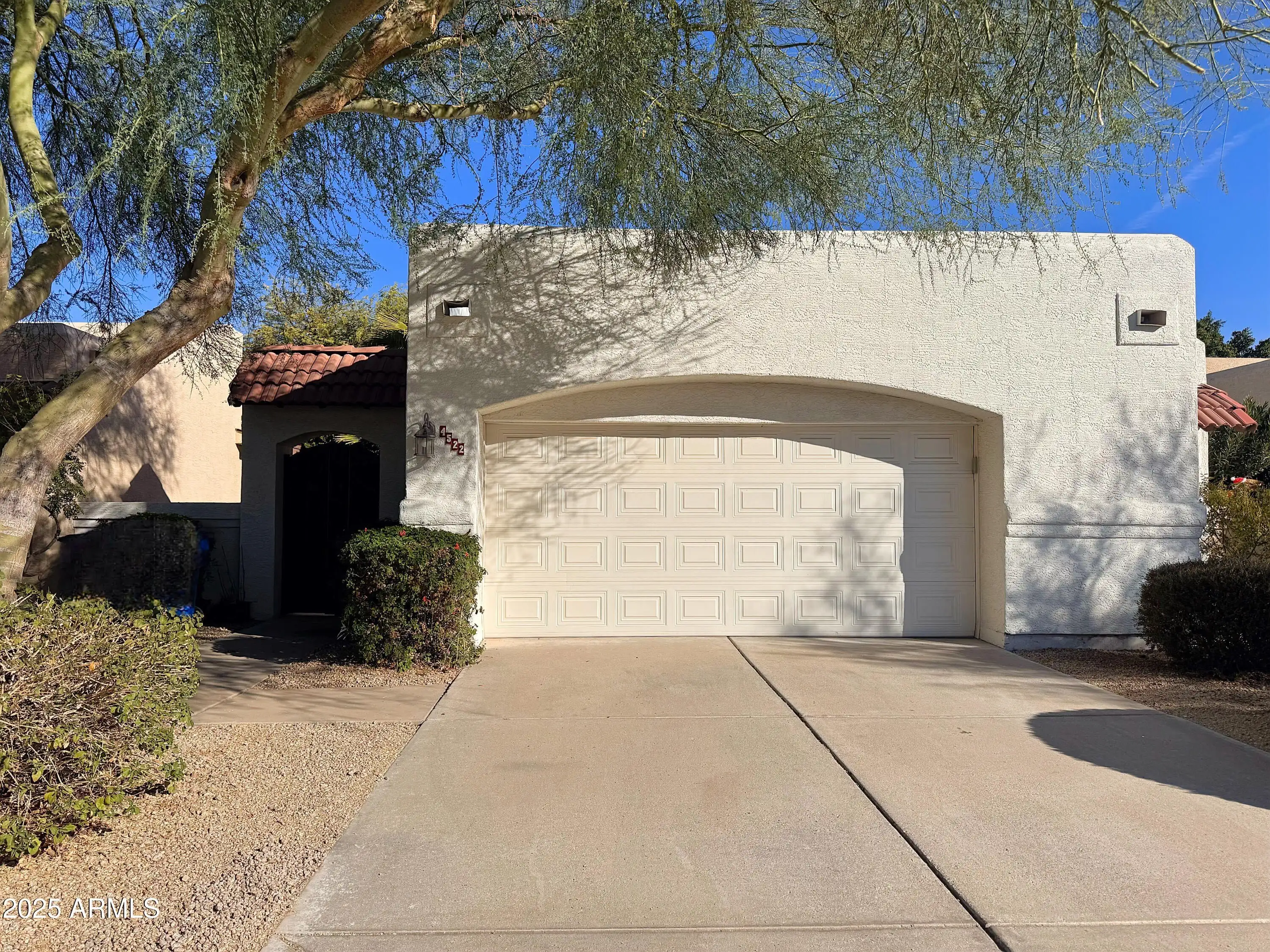 4522 E Renee Dr photo 2
