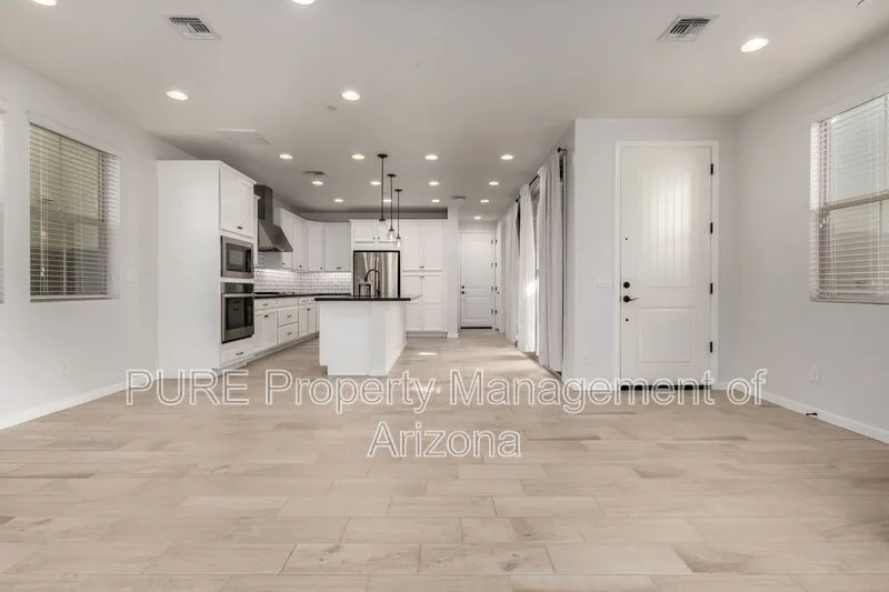 1827 S Follett Way photo 5