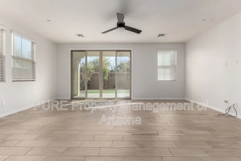1827 S Follett Way photo 4